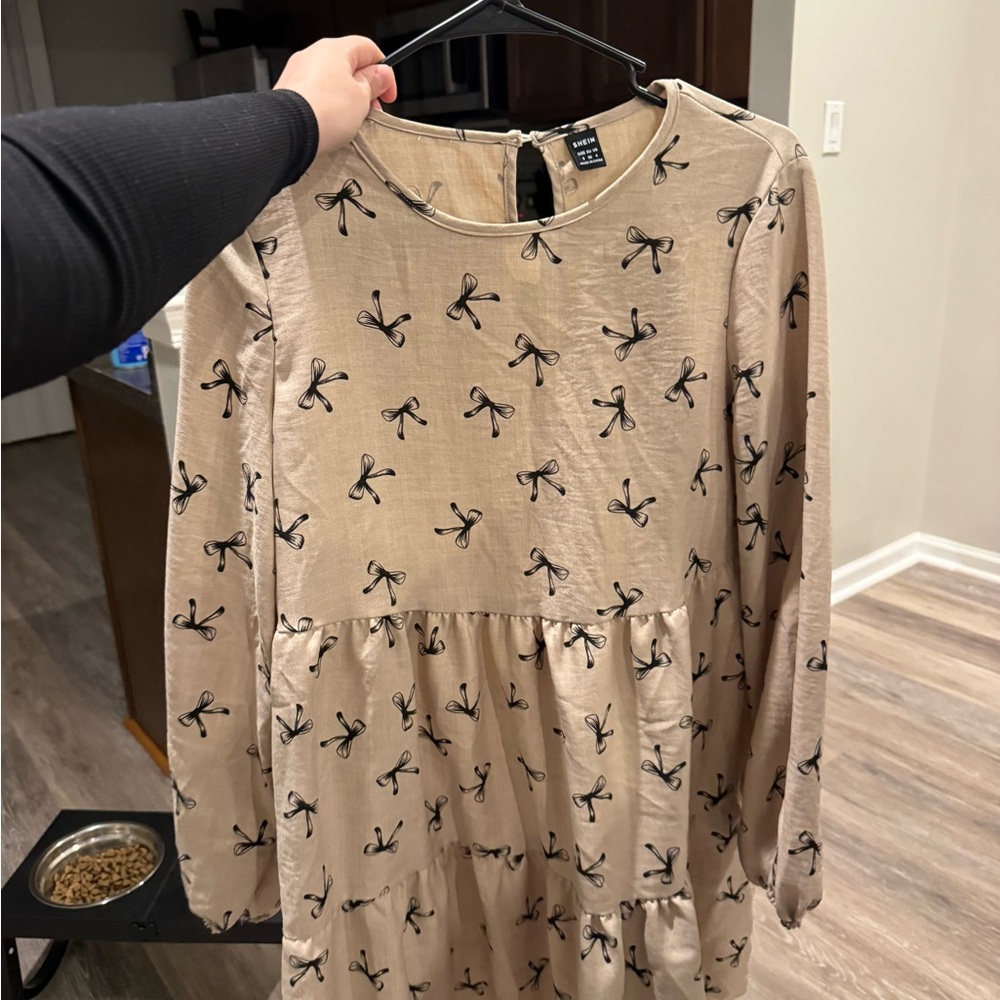 SHEIN Beige Tiered Midi Dress with Black Bow Print